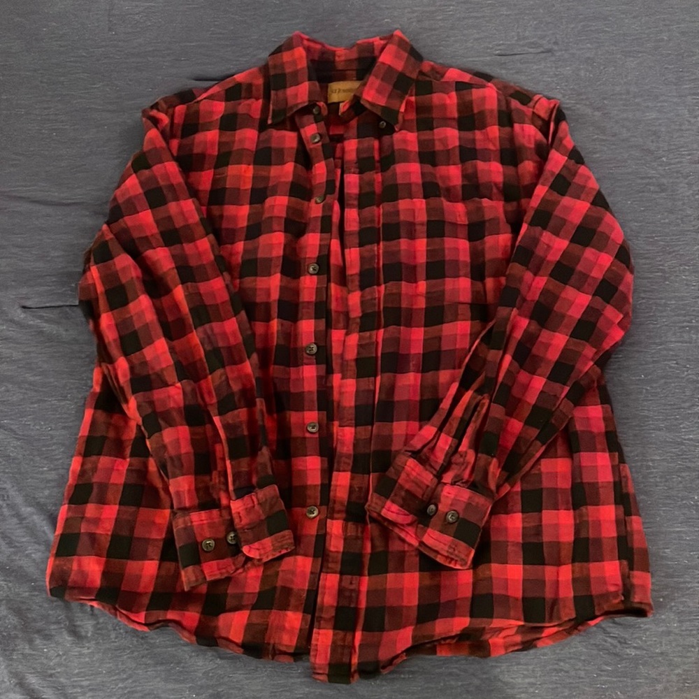 Selling a Women’s Medium Flannel Red & Black Plaid